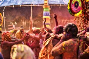 Jagnnath Rath Yatra 2025 Puri crowd pulling chariot